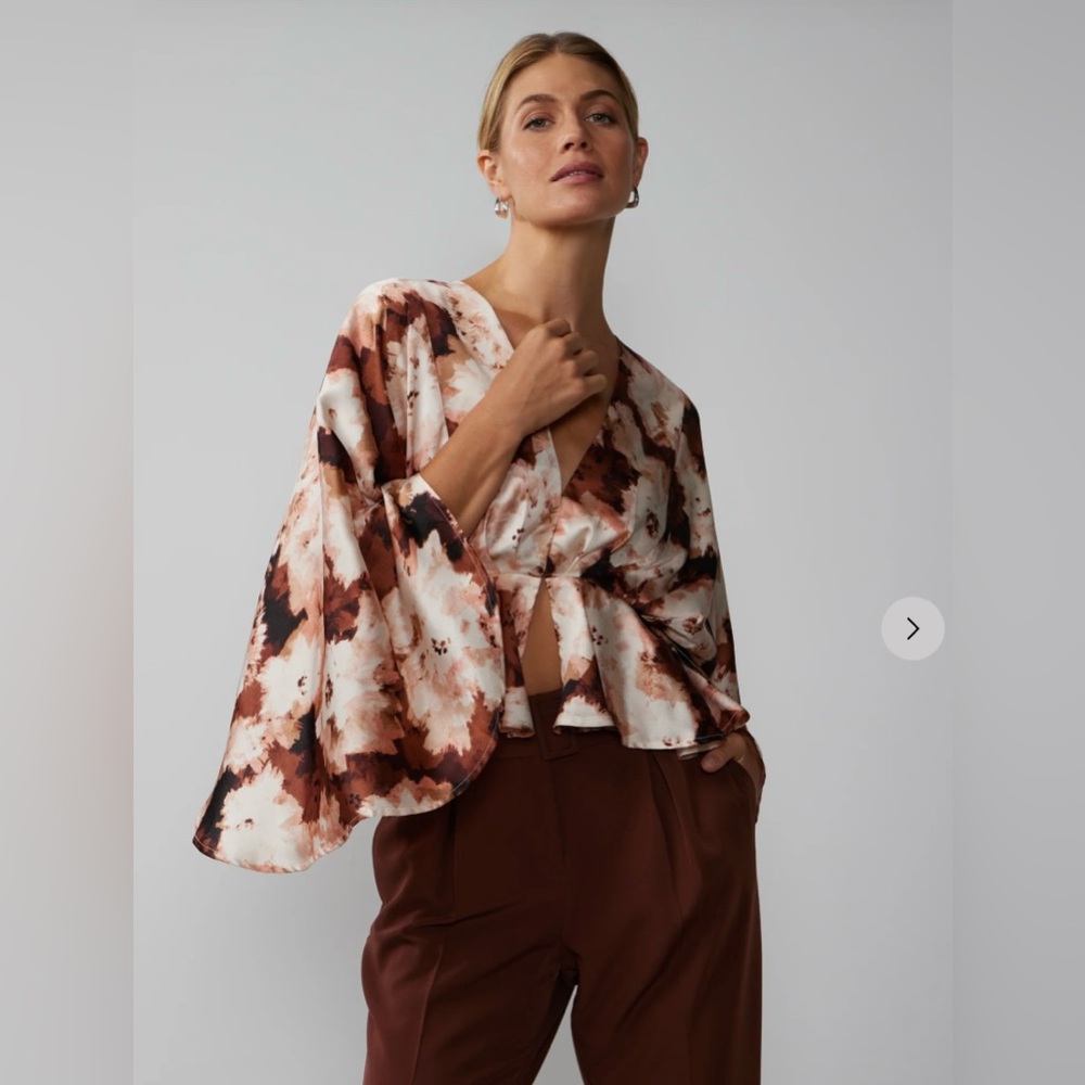 NWT Kimono Style V-Neck Blouse Top